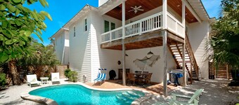 3 bedroom on Pine in Anna Maria Island, private pool and PET friendly!