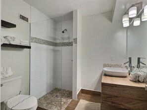 Dutxa, assecador de cabells i tovalloles 