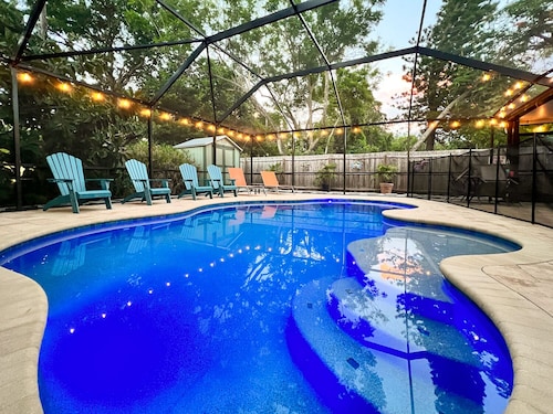 Peach Hideaway - Caged, Heated Pool & Florida Room