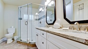 Combined shower/bathtub, hair dryer, towels - Private pool, 3 bedroom on Anna Maria Island, only minutes to the beach! (Holmes Beach)
