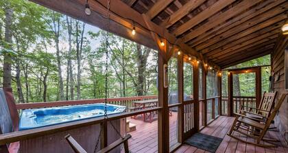 Mossy Top Log Cabin + Hot Tub + Hiking to New River