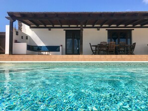 Pool - StayonBoard: Rustic villa with heated pool, view, patio, wifi, tv, ... (Lajares)