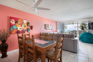 Dining - 205E La Brisa-2BR 2BA beachfront condo w/parking, shared pool, grills (Key West)