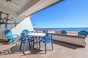 Unclassified image, 2 of 16, button