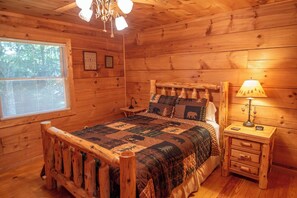 2 bedrooms, WiFi, bed sheets - Nature Hideout with Great Location | Bear's Den Log Cabin | Hot Tub & Two Decks (Fleetwood)