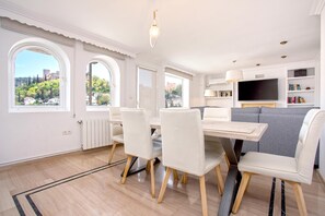 Dining - Gorgeous Penthouse with Panoramic Alhambra Views. Atico Pl. Nueva (Granada)