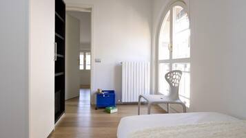 3 bedrooms, iron/ironing board, travel cot, free WiFi