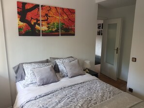 2 bedrooms, iron/ironing board, travel cot, WiFi - Apartamento, amplio y luminoso, el centro de Madrid, con garaje, cerca del metro (Madrid)