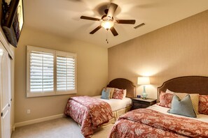 4 chambres, fer et planche à repasser, lit parapluie, Wi-Fi gratuit