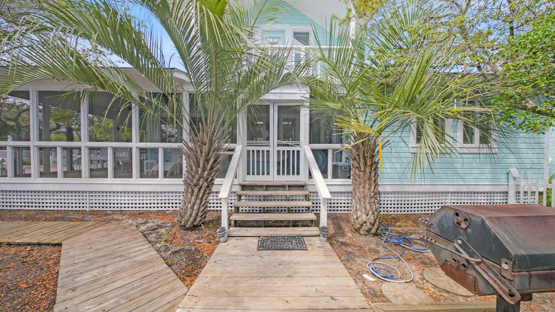 Seaside "Fair Winds" | 2 BR with Loft | sleeps 6 | STEPS to Beach| 2 Bikes!