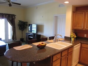 Dining - 5 Star Luxury Condo in Reunion Resort (Reunion)