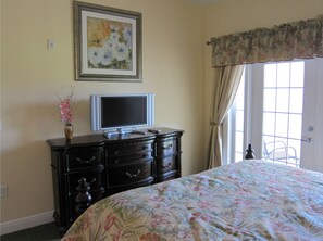 3 bedrooms, in-room safe, iron/ironing board, free WiFi - 5 Star Luxury Condo in Reunion Resort (Reunion)