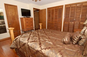 3 bedrooms, iron/ironing board, travel cot, WiFi