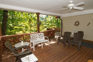Terrace/patio - 3 Bedroom 2 bath Home, Easy Access, Covered Porch, Diligent Views & Internet (Maggie Valley)