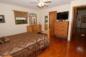 3 bedrooms, iron/ironing board, travel cot, WiFi - 3 Bedroom 2 bath Home, Easy Access, Covered Porch, Diligent Views & Internet (Maggie Valley)