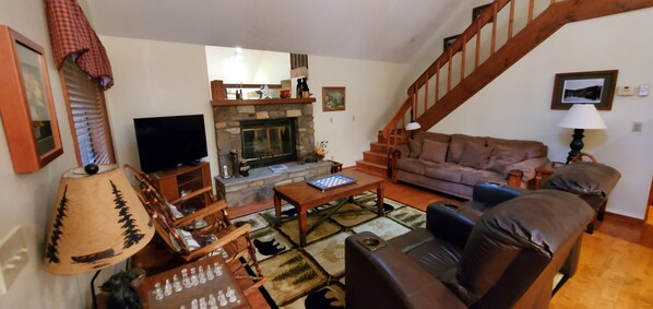 TV, fireplace, DVD player - 3 Bedroom 2 bath Home, Easy Access, Covered Porch, Diligent Views & Internet (Maggie Valley)