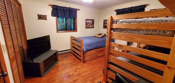 3 bedrooms, iron/ironing board, travel cot, WiFi