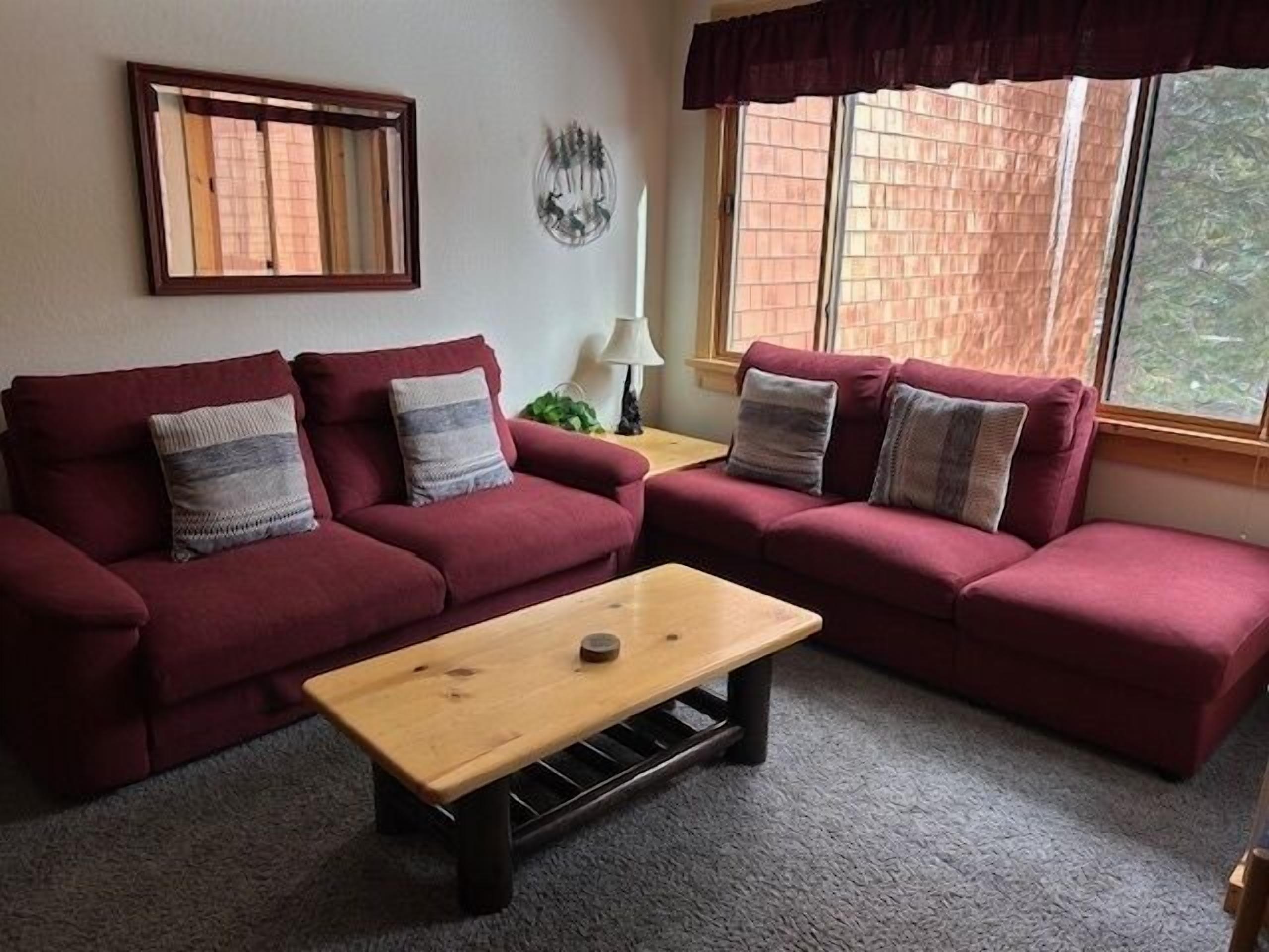 Mid-week Special, Great location - dog ok, bike, pool, golf, minutes to Lake