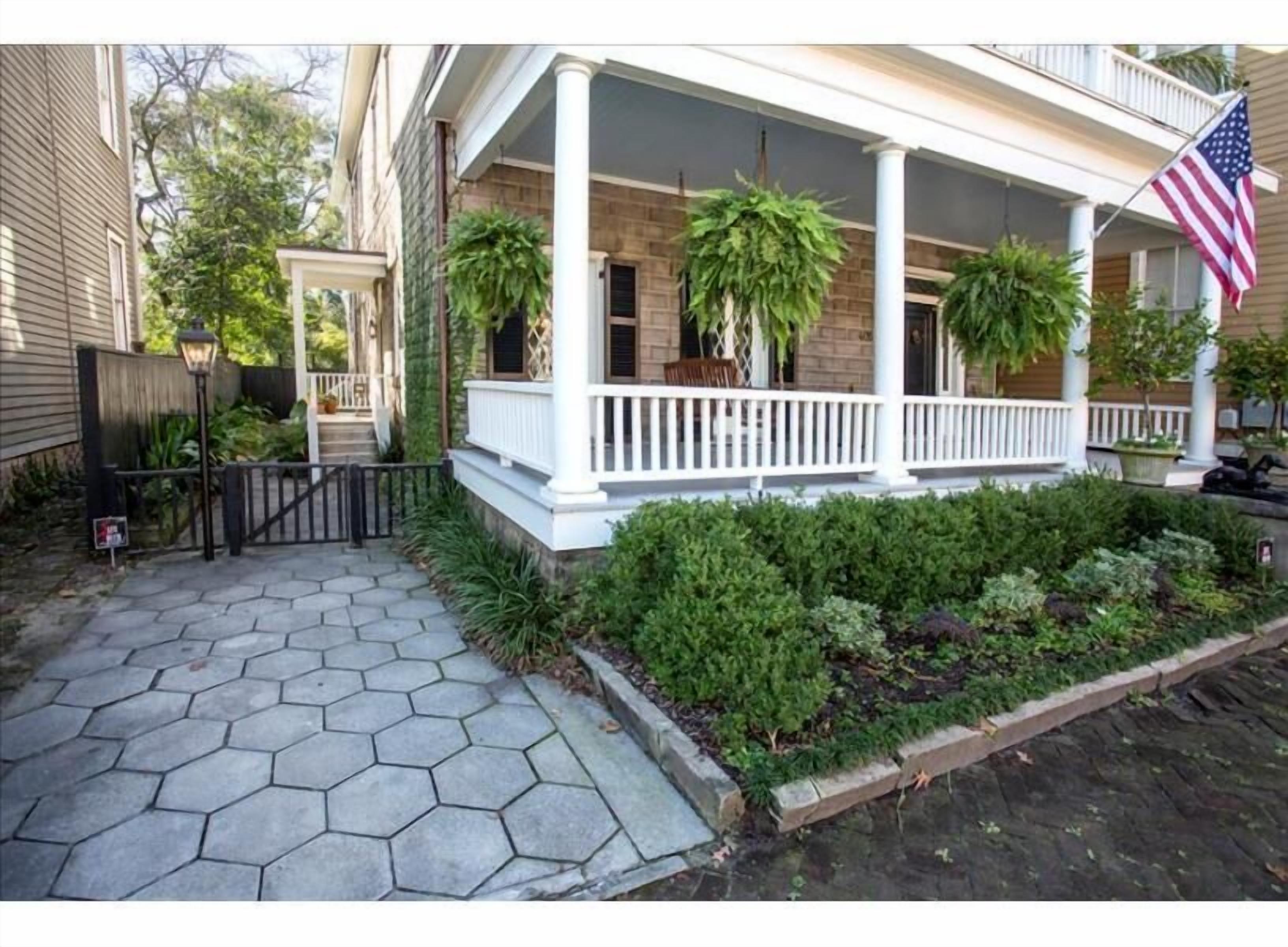 Dog Friendly Garden Home on Historic Huntingdon Street by Lucky Savannah