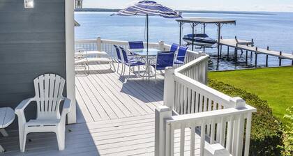 A Cottage on the Bay: Adorable Lakeside Cottage Near Geneva