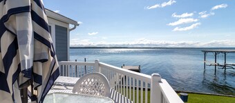 A Cottage on the Bay: Adorable Lakeside Cottage Near Geneva