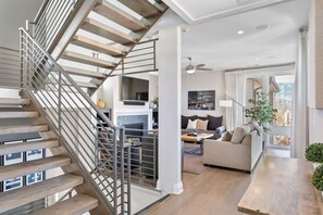 Télévision, cheminée