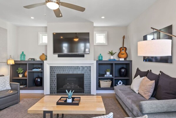 Télévision, cheminée