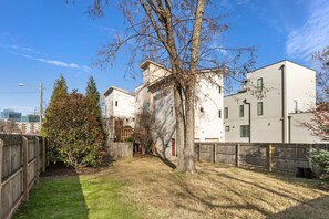 Exterior - Walk to Gulch • Rooftop • 4BR • Near Broadway (Nashville)