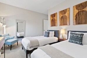 Fer et planche à repasser, lit parapluie, Wi-Fi, draps fournis