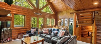 Cozy Mountain Cabin| Private Hot Tub| Ski-in/Ski-out | Sleeps 8 | 3 Bedroom
