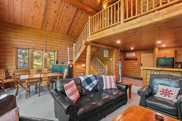 Een televisie, een open haard en een dvd-speler