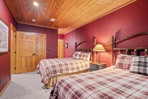 3 slaapkamers, een strijkplank/strijkijzer, gratis wifi, beddengoed