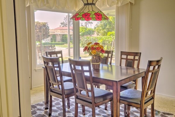 Dining - Spacious home in Culver City district – Close to Venice and Downtown LA. (Los Angeles)