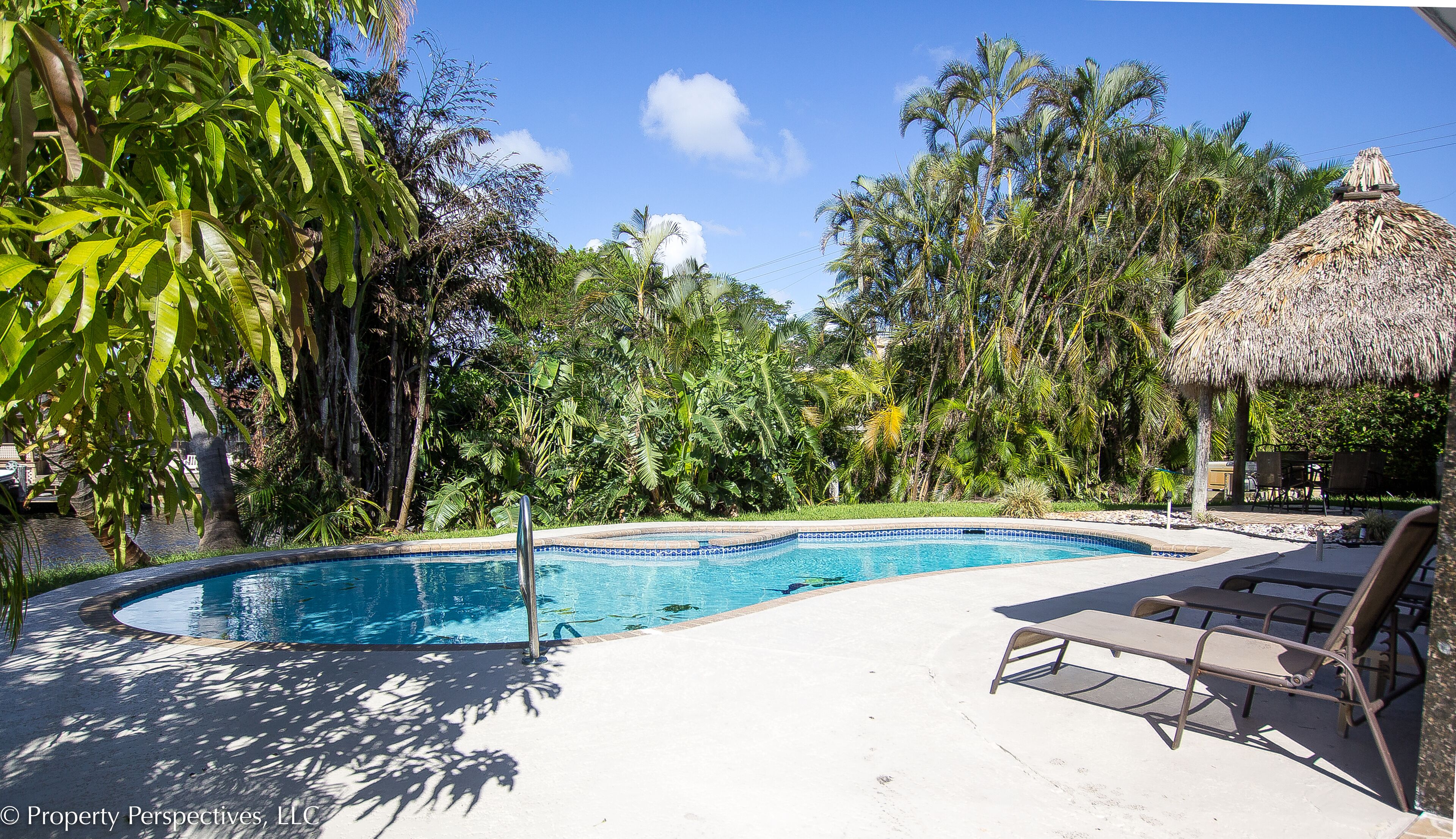 HOT TUB!!! Waterfront, Pool, Paddle-Boards