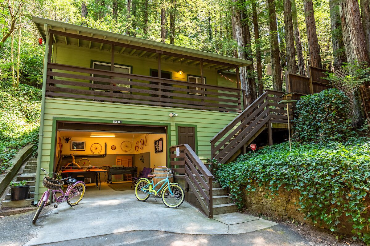 Vino Velo: Enchanting Forest Home! HotTub/Game Room/Wineries/Pup OK/ WiFi!