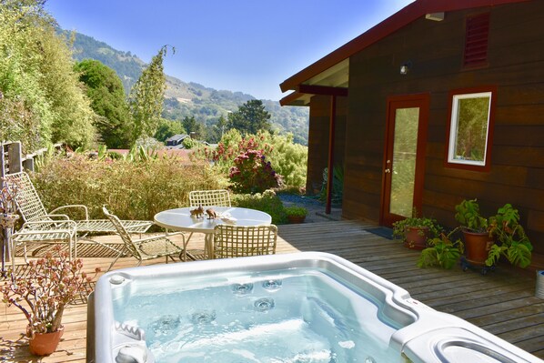 Outdoor spa tub