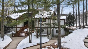 Exterior - Slopeside on Boyneland Run! Newly Remodeled (Boyne Falls)