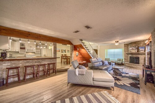 Lake Dunlap headwaters/ Guadalupe River, Kayaks, Firepit, Pet Friendly!