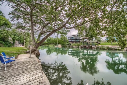LD 1683 Texas River Haus