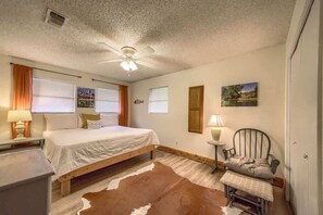4 bedrooms, iron/ironing board, free WiFi, bed sheets