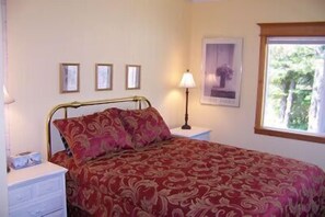 4 bedrooms, iron/ironing board, bed sheets