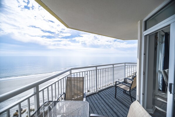 Property grounds - Recently Renovated Oceanfront condo at great resort +Free Attraction Tickets! (North Myrtle Beach)