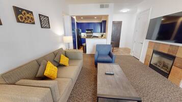 Télévision, cheminée, lecteur de DVD