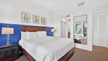 1 soveværelse, skrivebord, strygejern/strygebræt, internetforbindelse