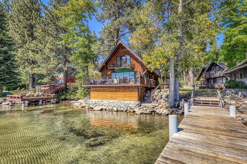 Lake Escape - Beautiful Lakefront, Pier, Buoy, Private Hot Tub