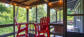 Pet Friendly Charming Getaway, Easy Paved Access,Hard-to-Find View, Internet