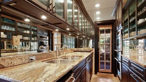 A modern kitchen with granite countertops, stainless steel appliances, and a large island. - Historic 2 Story Home w/ Balcony, Parking on Calhoun Square by Lucky Savannah (Savannah)