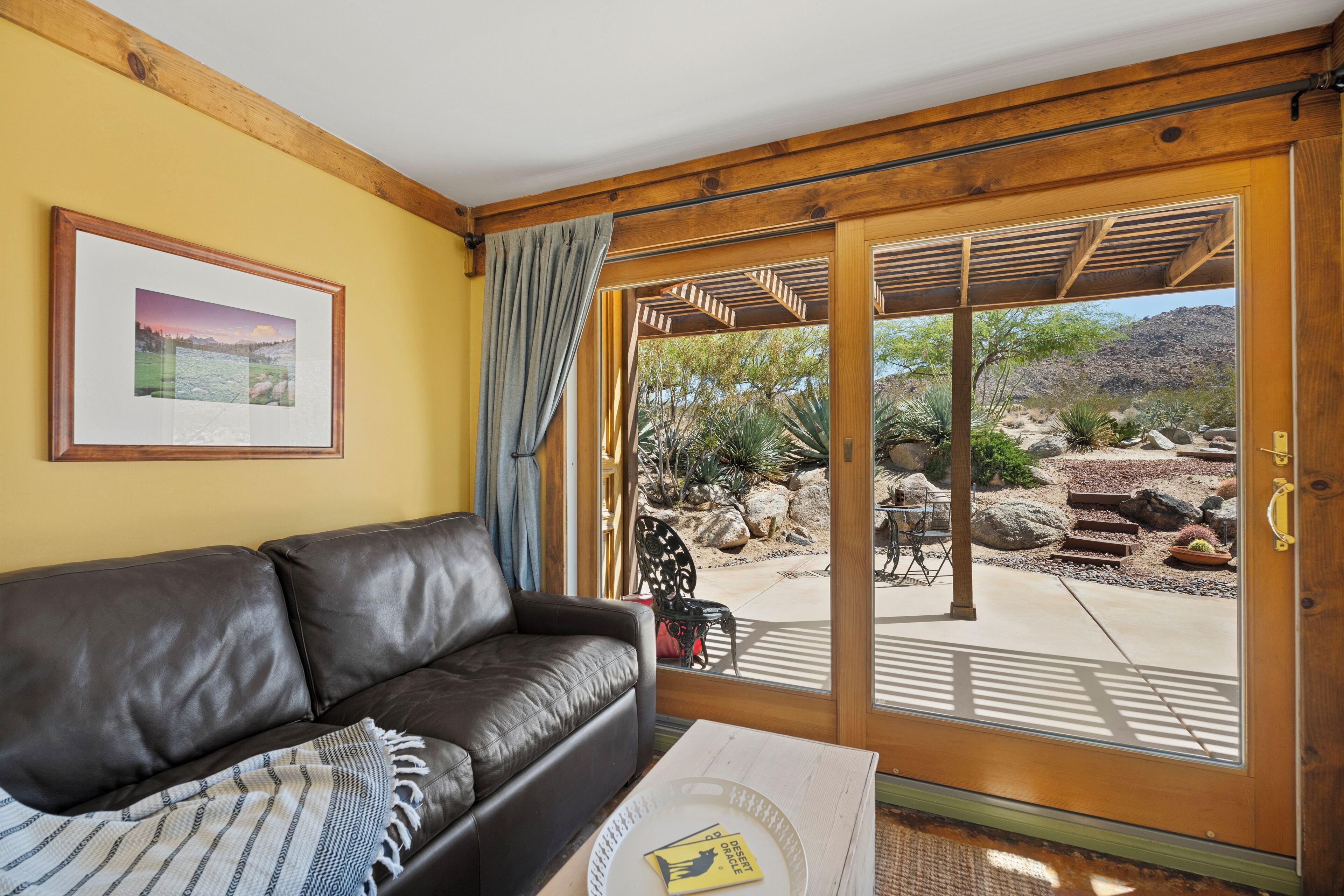 智能電視、DVD 播放機、書籍、影像庫