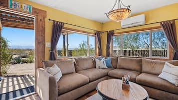 Smart TV, reproductor de DVD, libros y videoteca