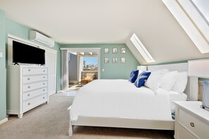 3 bedrooms, iron/ironing board, internet, bed sheets - Tri-Level, 3BD Beach House Steps to Beach w/ AC, Lrg Patio, Balcony, & Garage!  Pets OK! (San Diego)